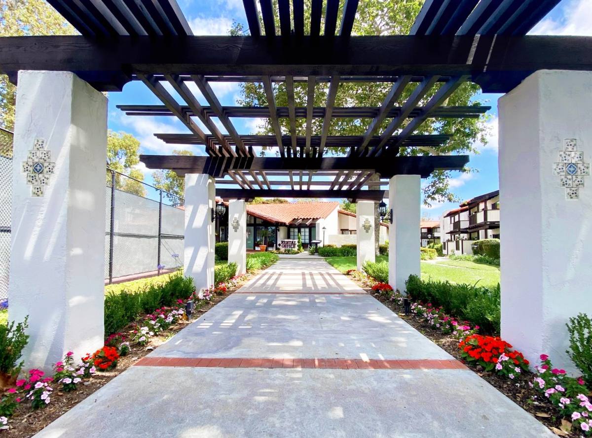 Apartment for rent at 15130 Brookhurst St, Westminster, CA 92683