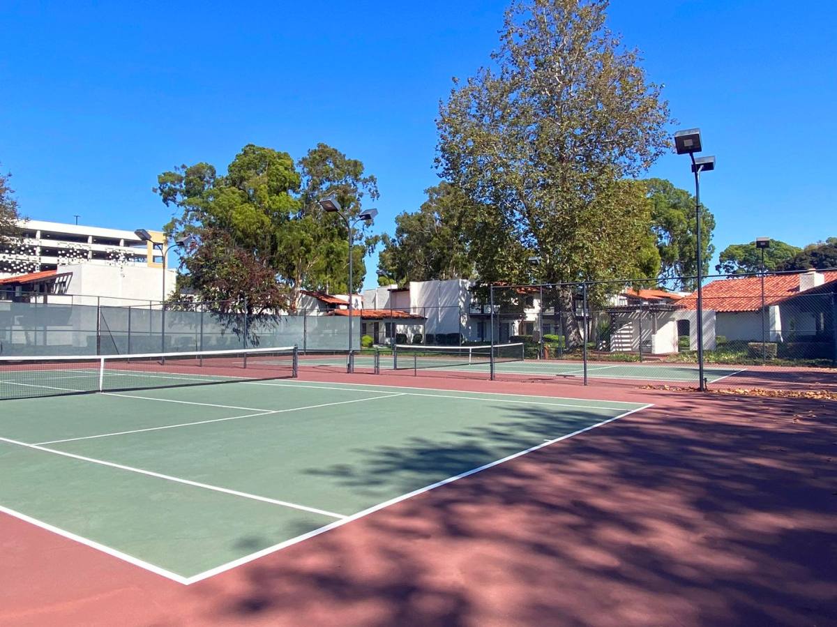 Apartment for rent at 15130 Brookhurst St, Westminster, CA 92683
