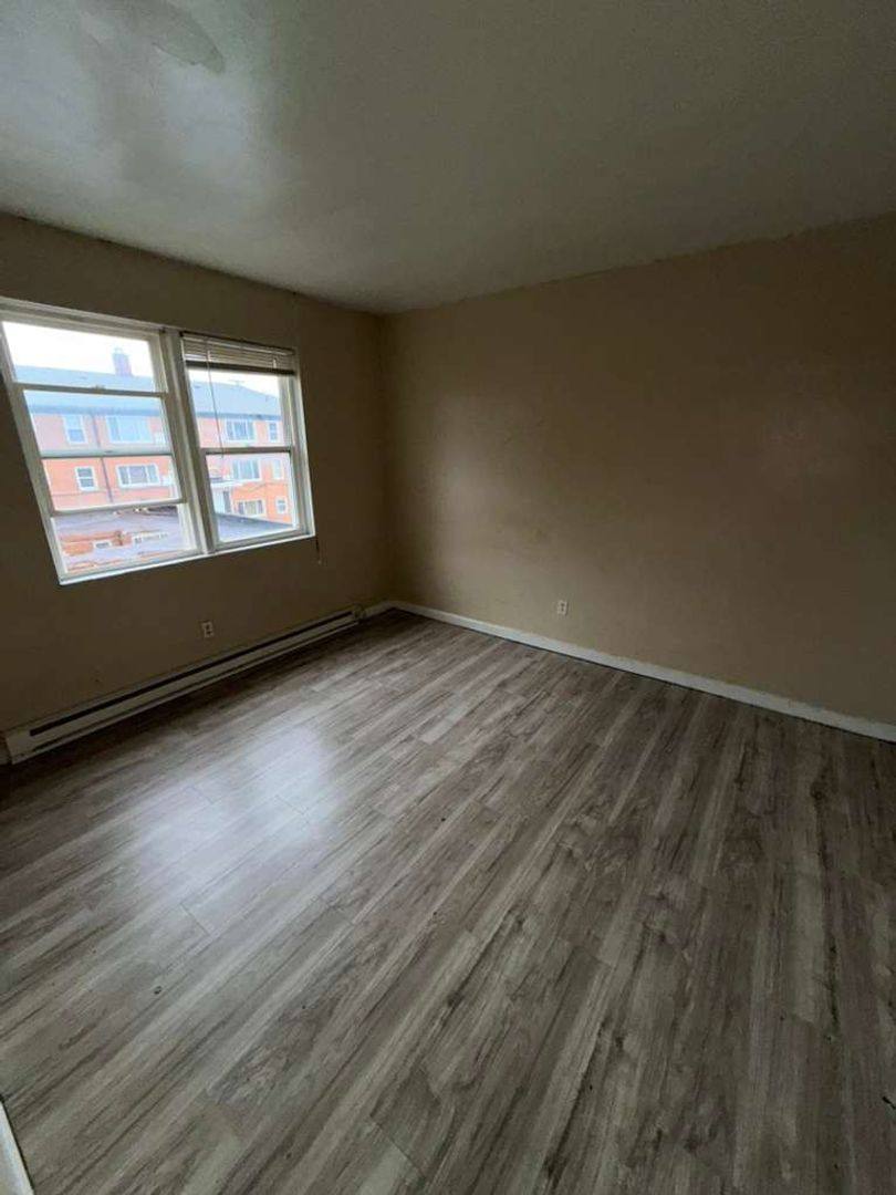 Apartment for rent at 13975 Superior Rd, Cleveland, OH 44118