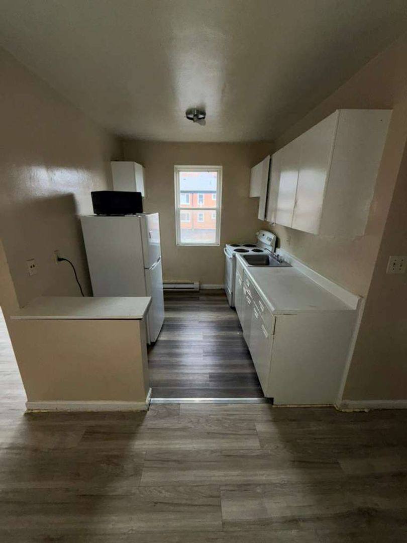 Apartment for rent at 13975 Superior Rd, Cleveland, OH 44118