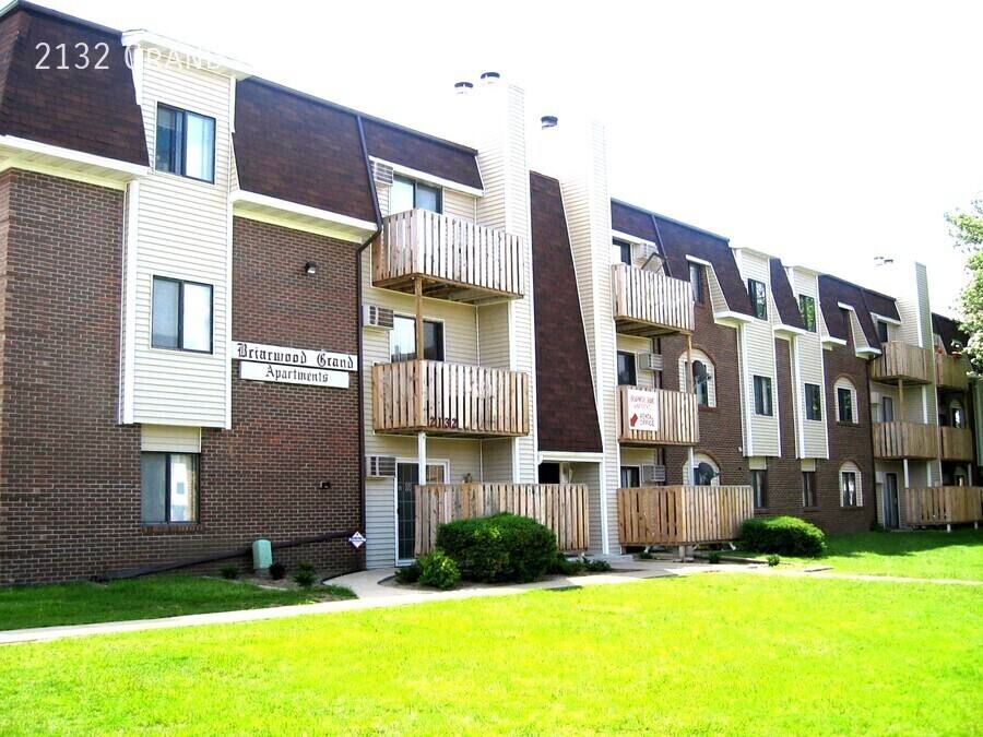 Apartment for rent at 2132 Grand Ave, West Des Moines, IA 50265
