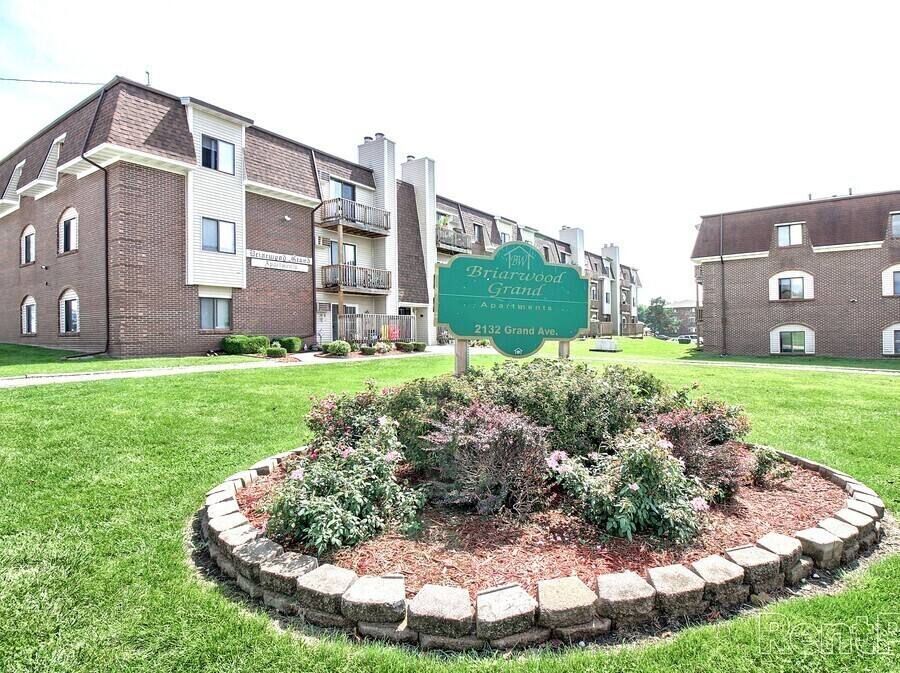 Apartment for rent at 2132 Grand Ave, West Des Moines, IA 50265