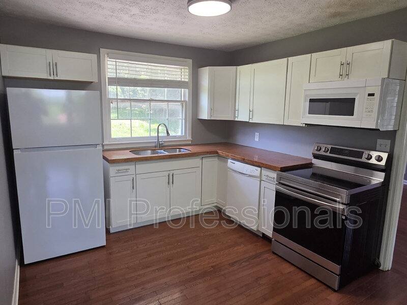 House for rent at 218 Walcott Dr, Nashville, TN 37214