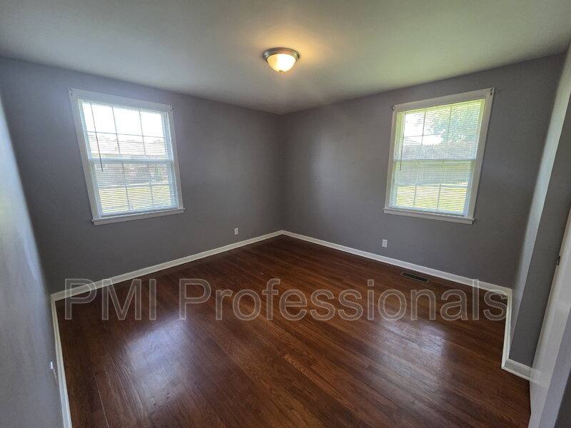 House for rent at 218 Walcott Dr, Nashville, TN 37214