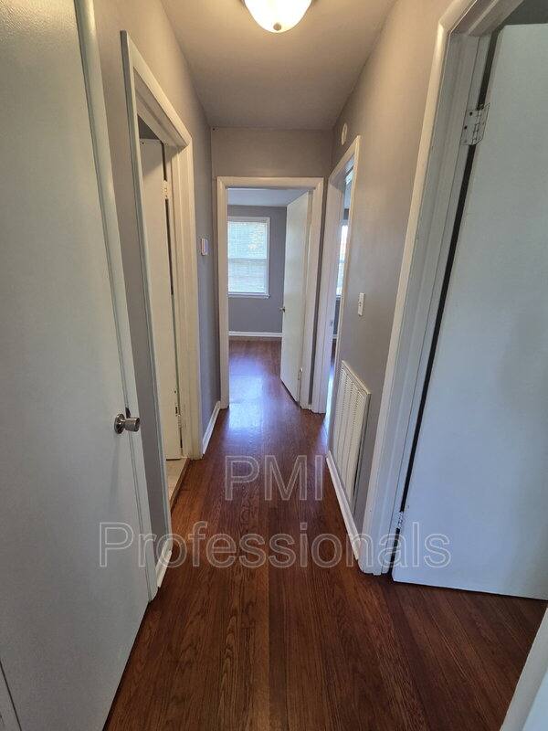 House for rent at 218 Walcott Dr, Nashville, TN 37214
