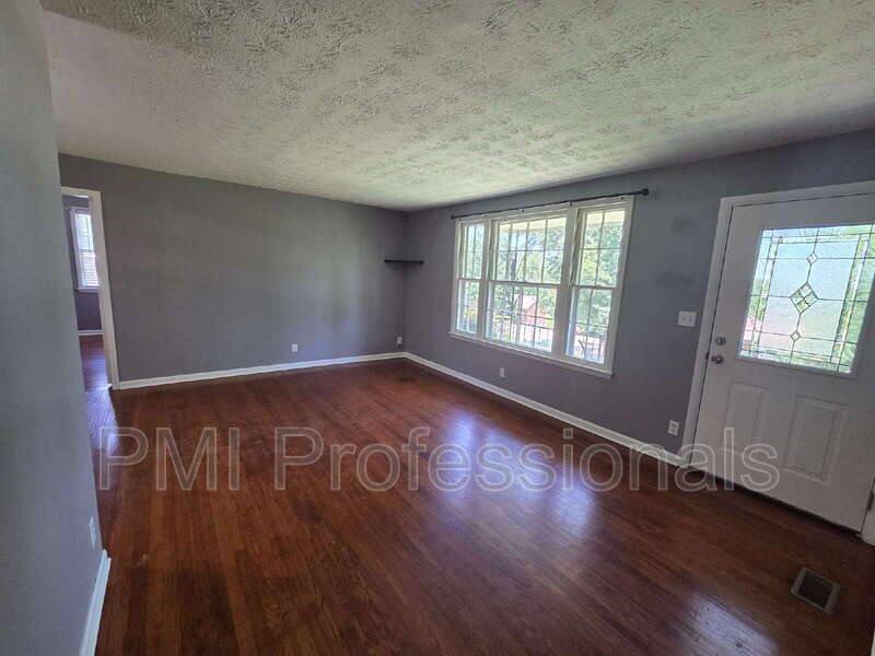 House for rent at 218 Walcott Dr, Nashville, TN 37214