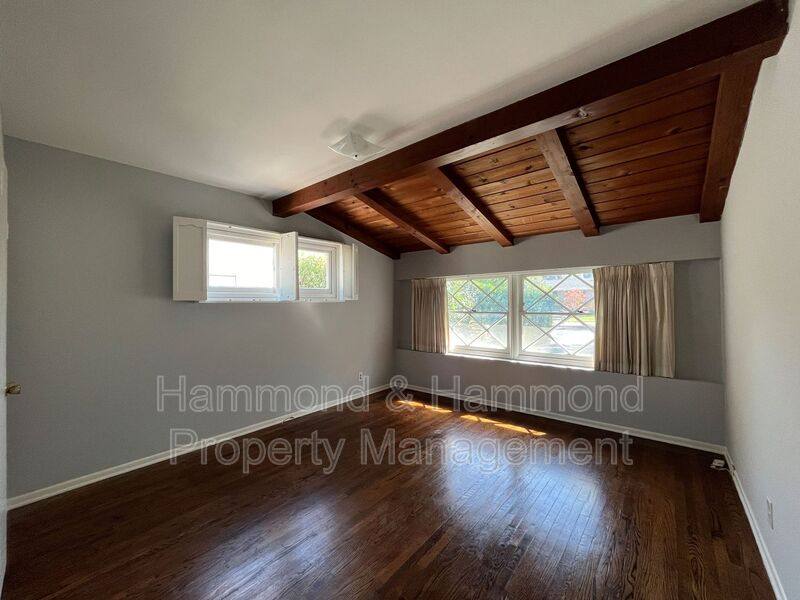 House for rent at 22607 Collins St, Woodland Hills, CA 91367