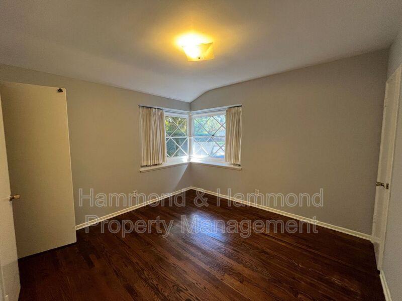 House for rent at 22607 Collins St, Woodland Hills, CA 91367