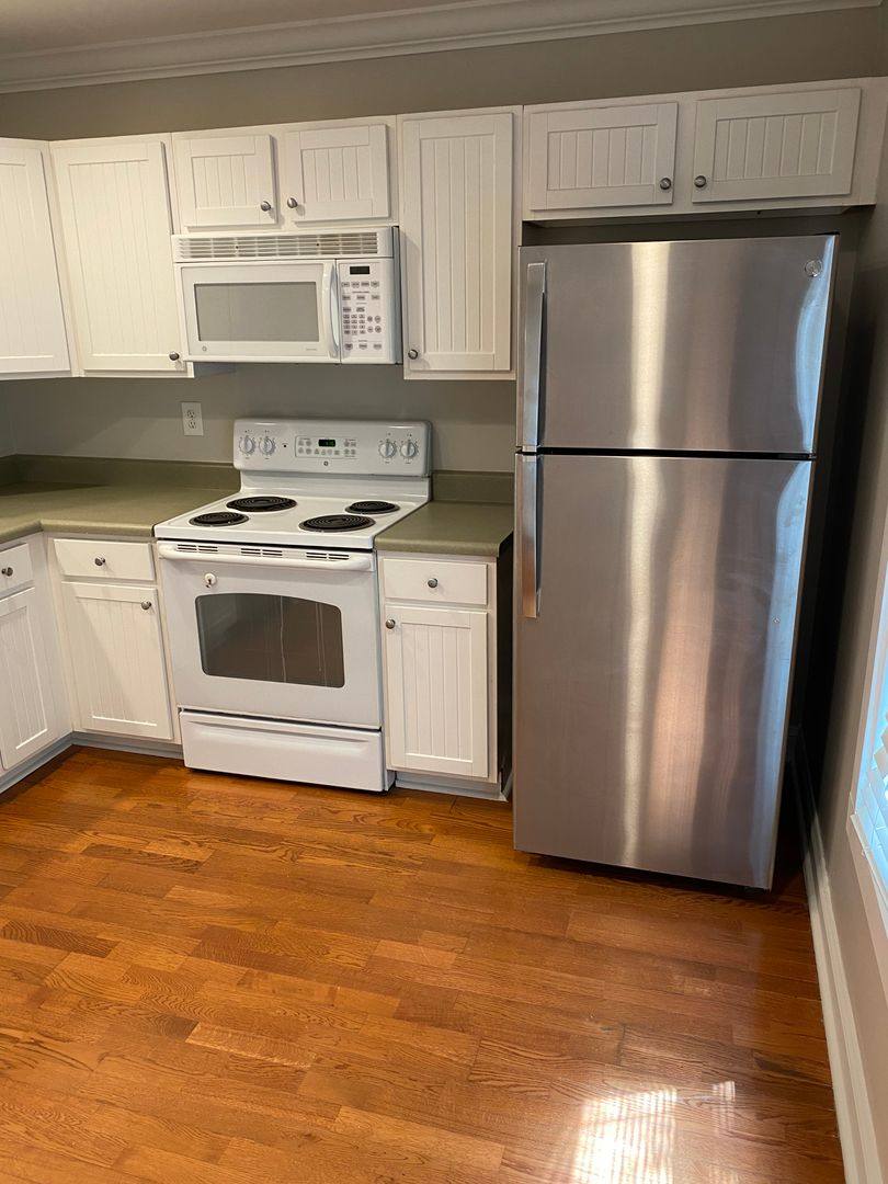 Apartment for rent at 1035 Barnett Shoals Rd, Athens, GA 30605