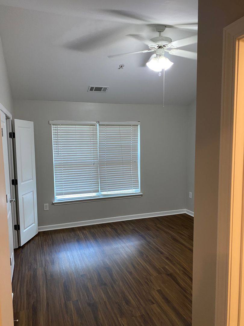 Apartment for rent at 1035 Barnett Shoals Rd, Athens, GA 30605