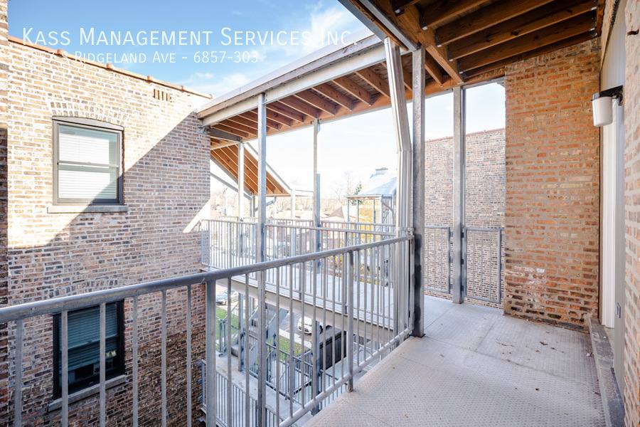 Apartment for rent at 6857 S Ridgeland Ave, Chicago, IL 60649