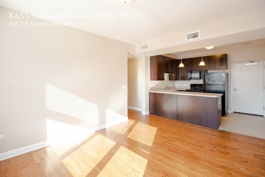 Apartment for rent at 6857 S Ridgeland Ave, Chicago, IL 60649