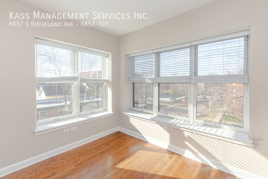 Apartment for rent at 6857 S Ridgeland Ave, Chicago, IL 60649