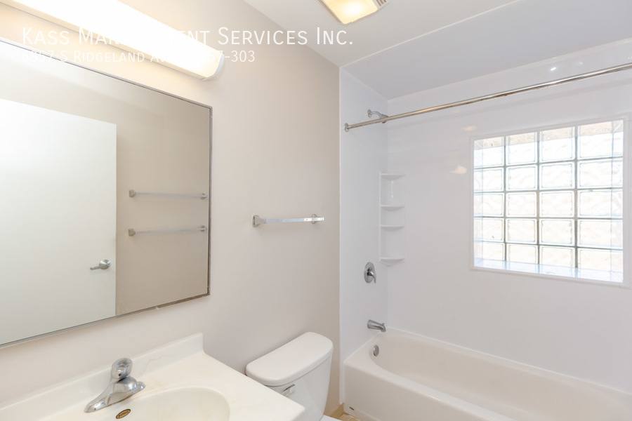 Apartment for rent at 6857 S Ridgeland Ave, Chicago, IL 60649