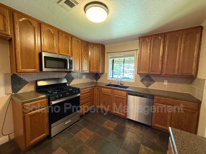 Apartment for rent at 309 Plum St, Vacaville, CA 95688
