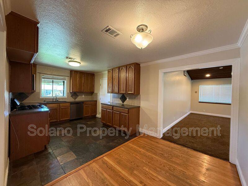 Apartment for rent at 309 Plum St, Vacaville, CA 95688