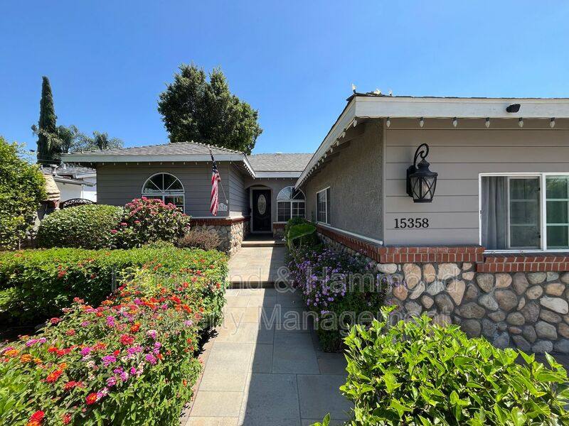 Apartment for rent at 15358 Leadwell St, Van Nuys, CA 91406