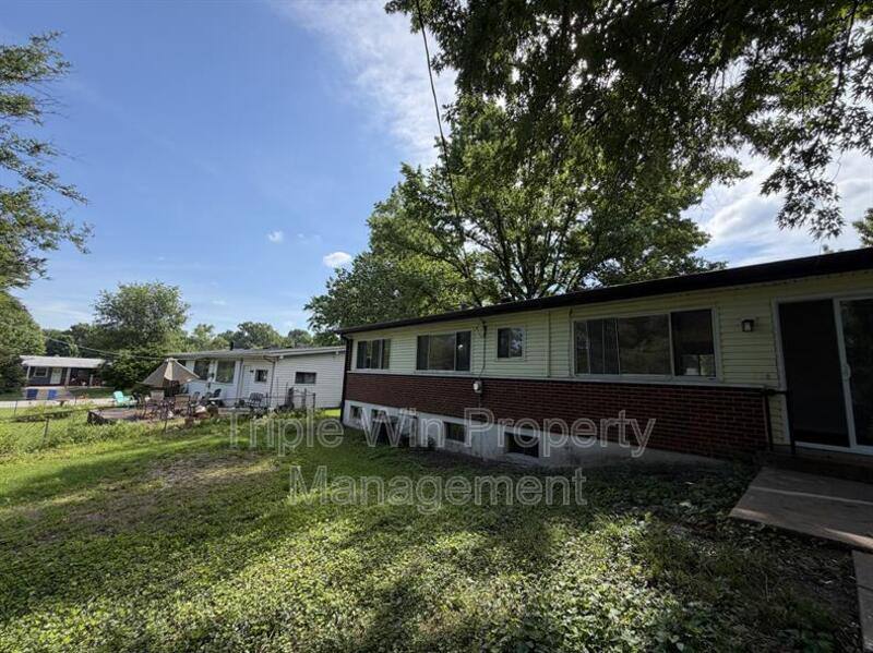 House for rent at 945 Paddock Dr, Florissant, MO 63033