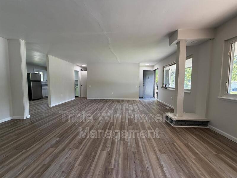 House for rent at 945 Paddock Dr, Florissant, MO 63033