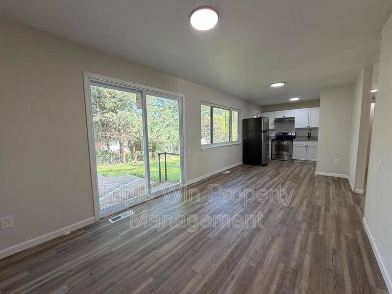 House for rent at 945 Paddock Dr, Florissant, MO 63033