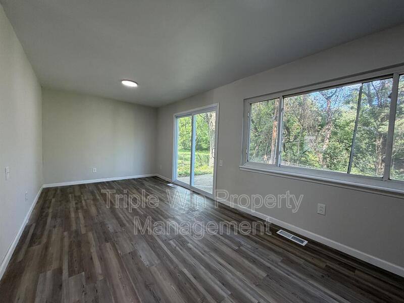 House for rent at 945 Paddock Dr, Florissant, MO 63033