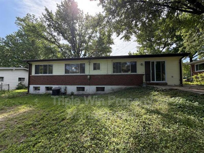 House for rent at 945 Paddock Dr, Florissant, MO 63033