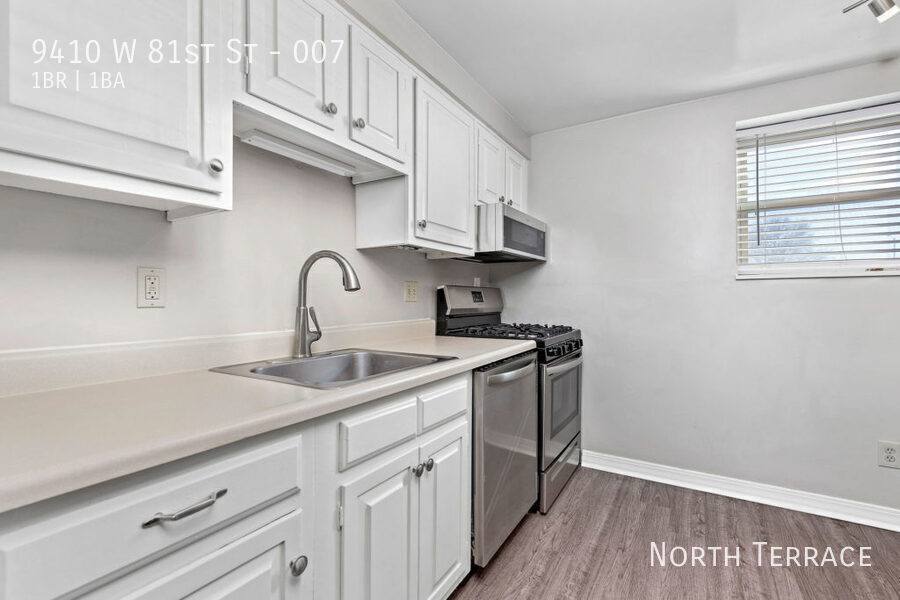 Apartment for rent at 9410 W 81st St, Overland Park, KS 66204