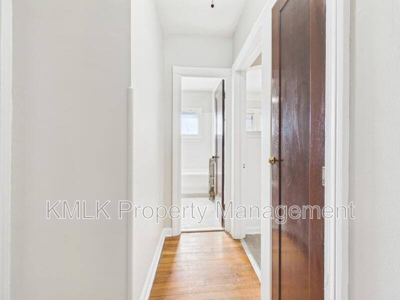 Apartment for rent at 1346 Kenilworth Ave, Lakewood, OH 44107