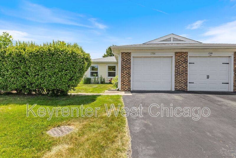 Townhouse for rent at 1756 Gilberto St, Glendale Heights, IL 60139