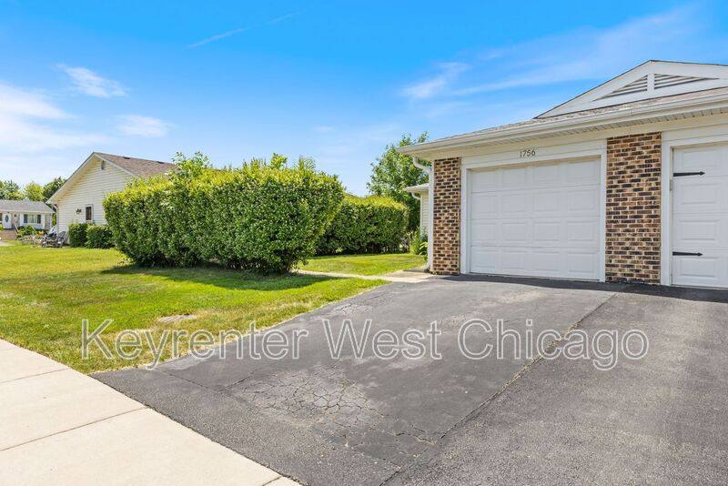 Townhouse for rent at 1756 Gilberto St, Glendale Heights, IL 60139