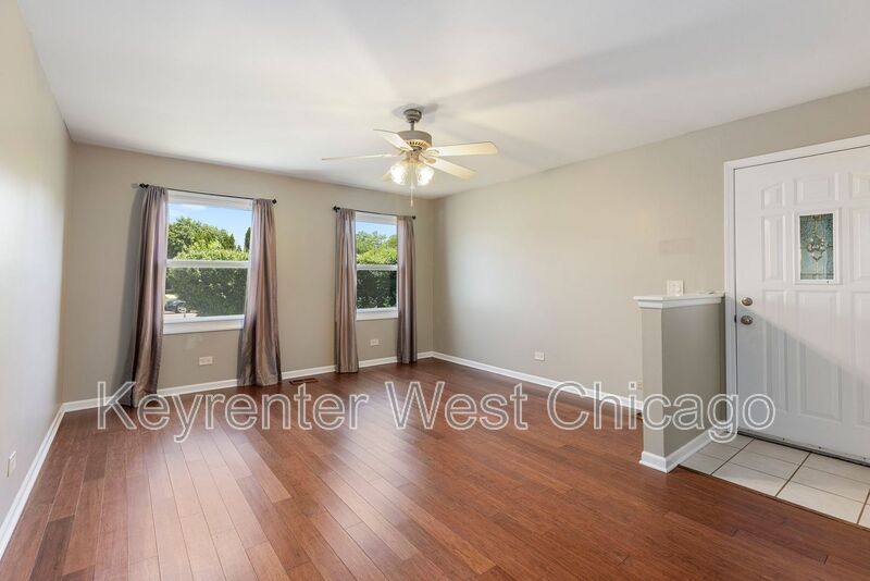Townhouse for rent at 1756 Gilberto St, Glendale Heights, IL 60139