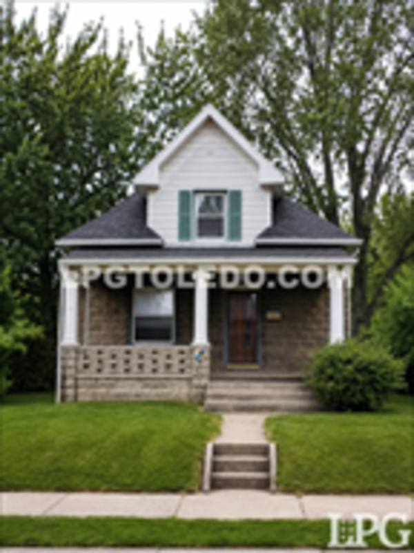 House for rent at 1715 Greenwood Ave, Toledo, OH 43605