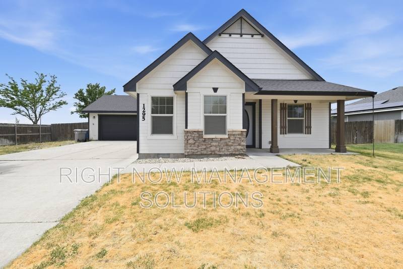 House for rent at 1295 Blossom Ave, Mountain Home, ID 83647