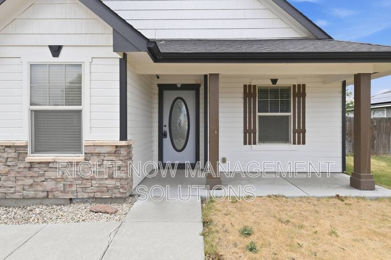 House for rent at 1295 Blossom Ave, Mountain Home, ID 83647