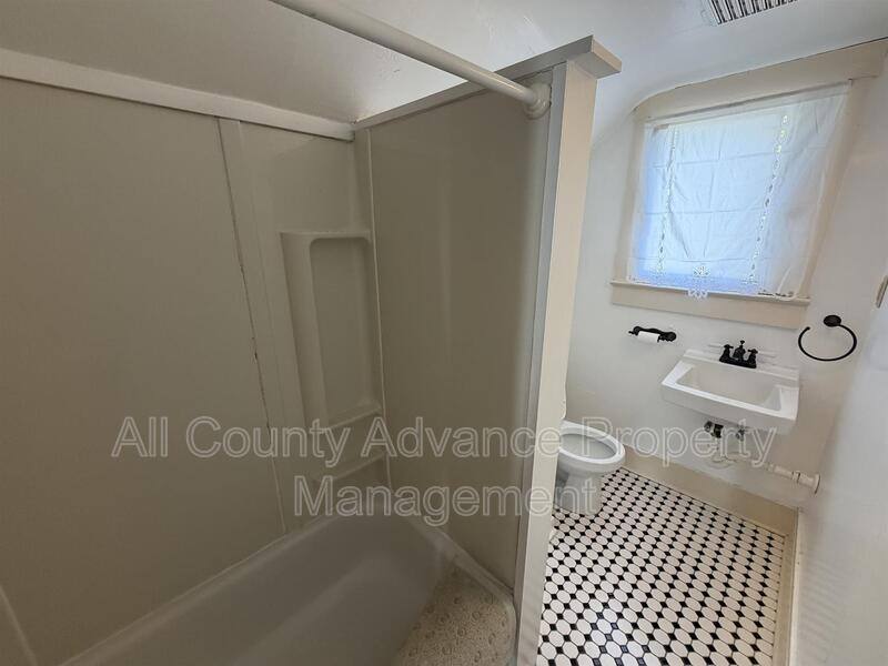 Apartment for rent at 912 Pine St, Clearwater, FL 33756