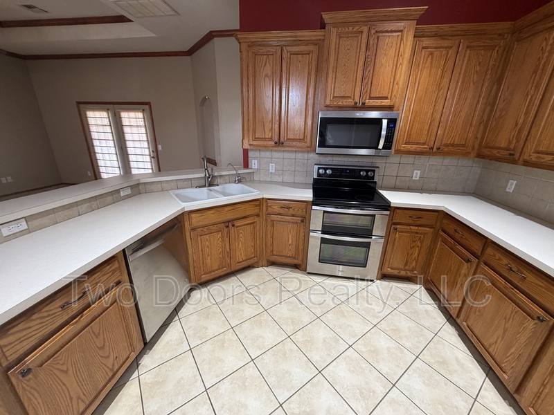 House for rent at 608 N Cherokee Way, Mustang, OK 73064
