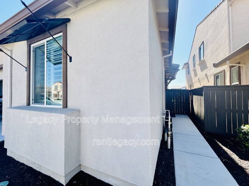 Apartment for rent at 4098 Azul Way, Sacramento, CA 95835