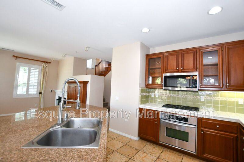 Townhouse for rent at 3395 Shadetree Way, Camarillo, CA 93012