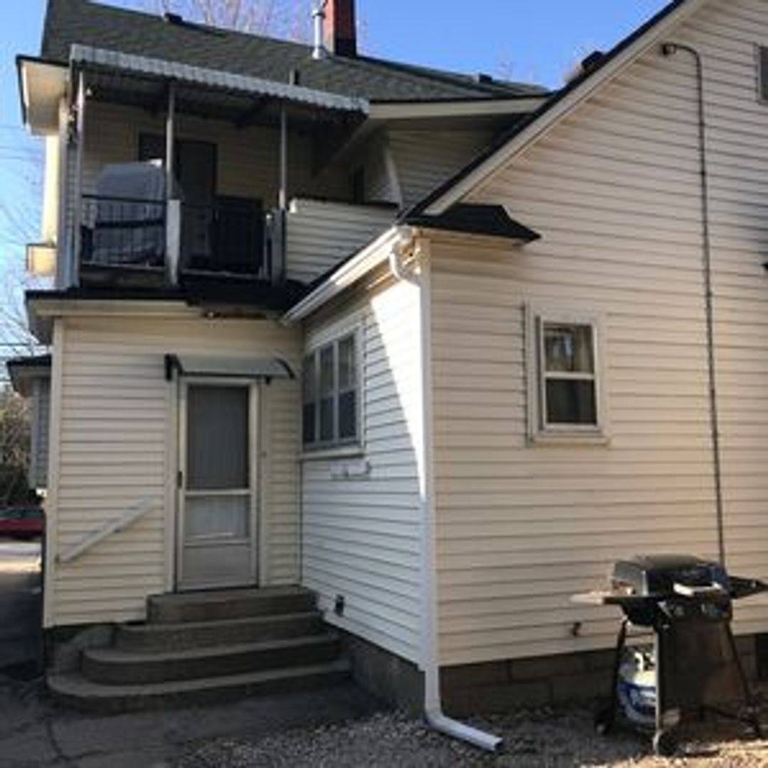 Apartment for rent at 322 Diamond Ave NE, Grand Rapids, MI 49503