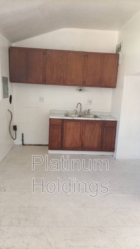 Apartment for rent at 1057 Neville Ave, Akron, OH 44306