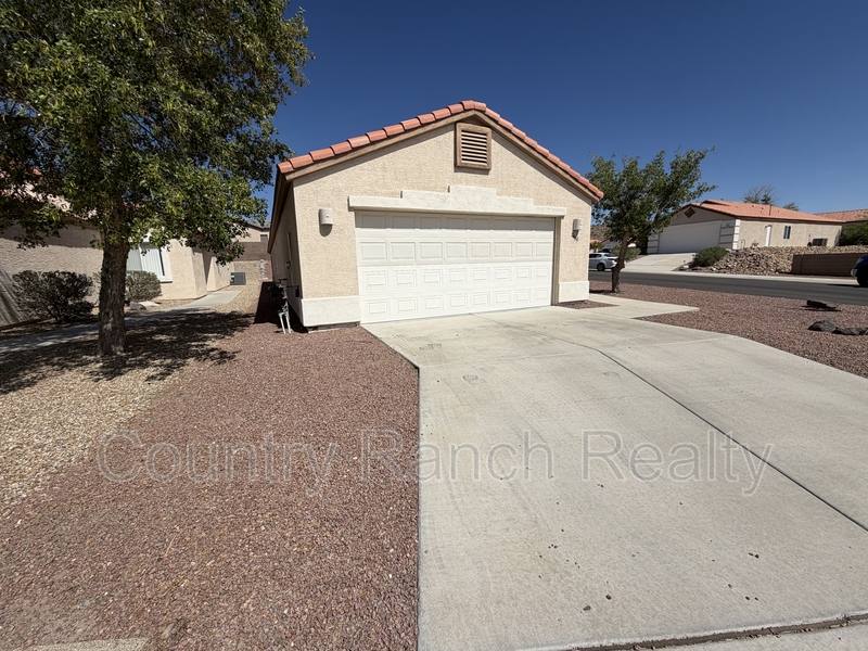 House for rent at 2460 Topanga Dr, Bullhead City, AZ 86442