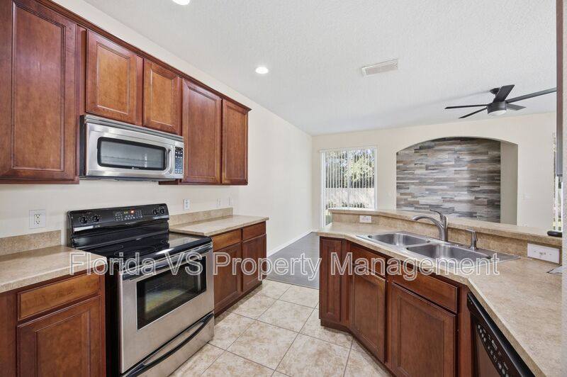 Townhouse for rent at 1995 Estancia Circle, Kissimmee, FL 34741