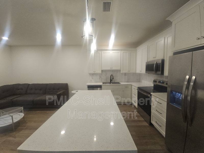 Townhouse for rent at 2017 Wyatt St #A, Pensacola, FL 32514