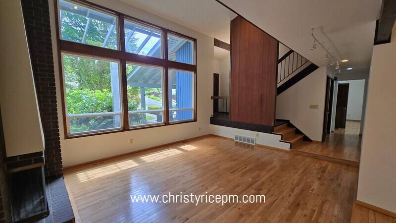 House for rent at 15406 SE 46th Way, Bellevue, WA 98006