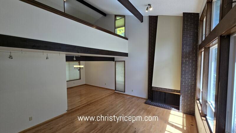House for rent at 15406 SE 46th Way, Bellevue, WA 98006