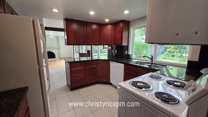 House for rent at 15406 SE 46th Way, Bellevue, WA 98006
