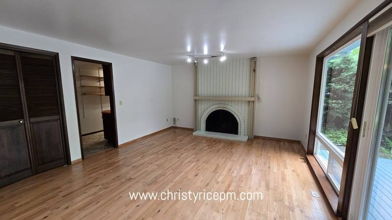 House for rent at 15406 SE 46th Way, Bellevue, WA 98006