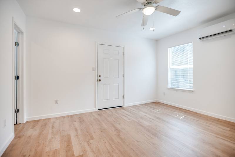 Apartment for rent at 905 W Abram St #4, Arlington, TX 76013