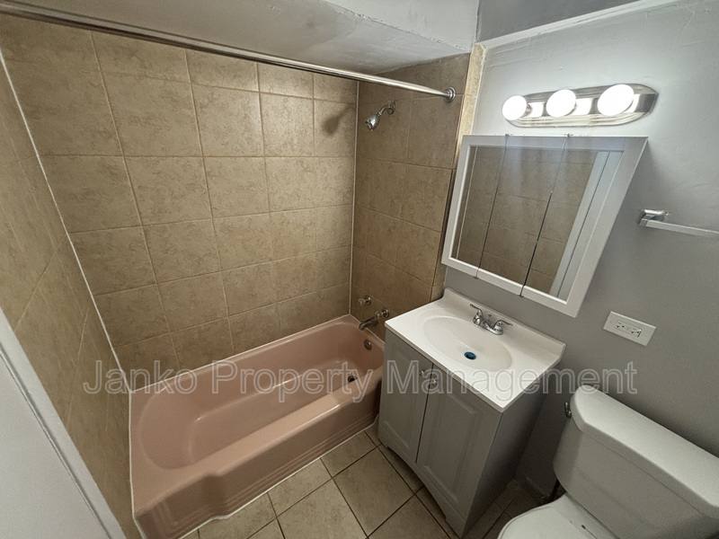 Apartment for rent at 2108 S 17th Ave #GE, Broadview, IL 60155