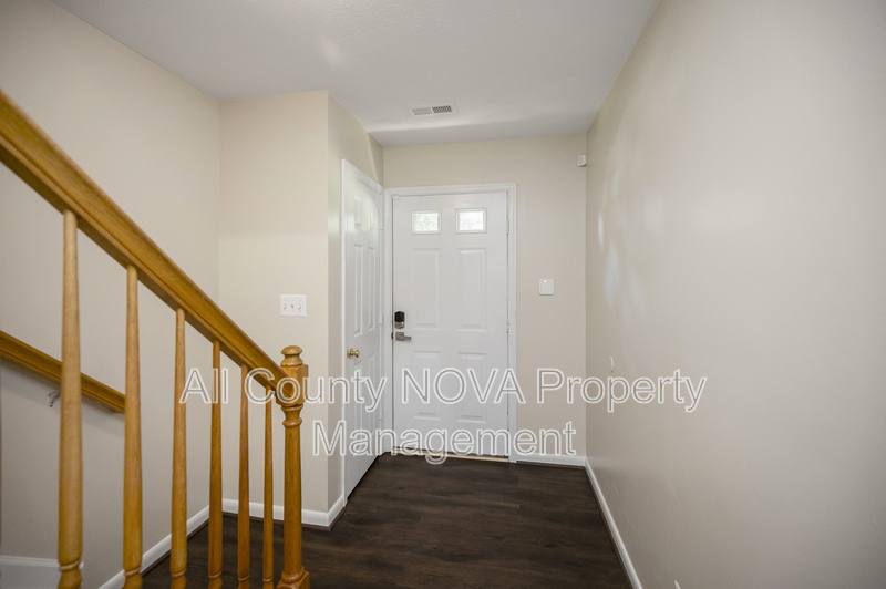 Townhouse for rent at 610 Kensington Dr, Fredericksburg, VA 22405